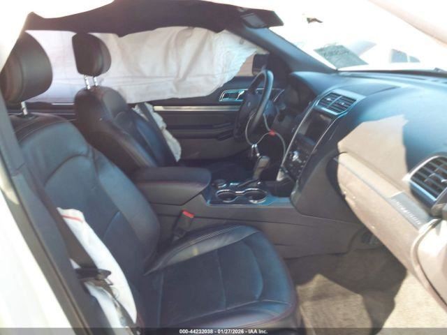 EXPLORER 2017 Glove Box 5011969