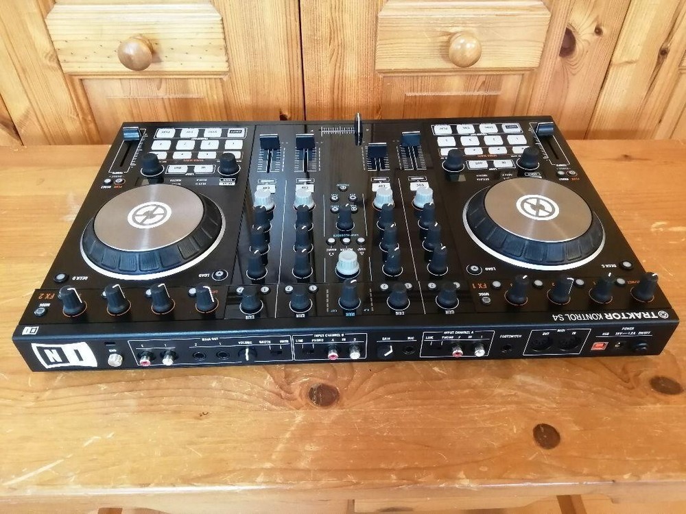 Native Instruments Traktor Kontrol S4 MK2  Pro DJ Controller 4-Deck PCDJ S4MK2