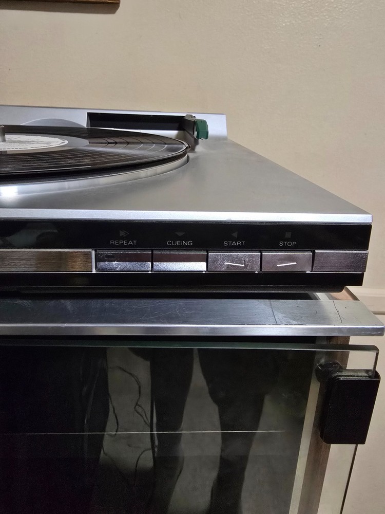 Magnavox FP1463 Turntable