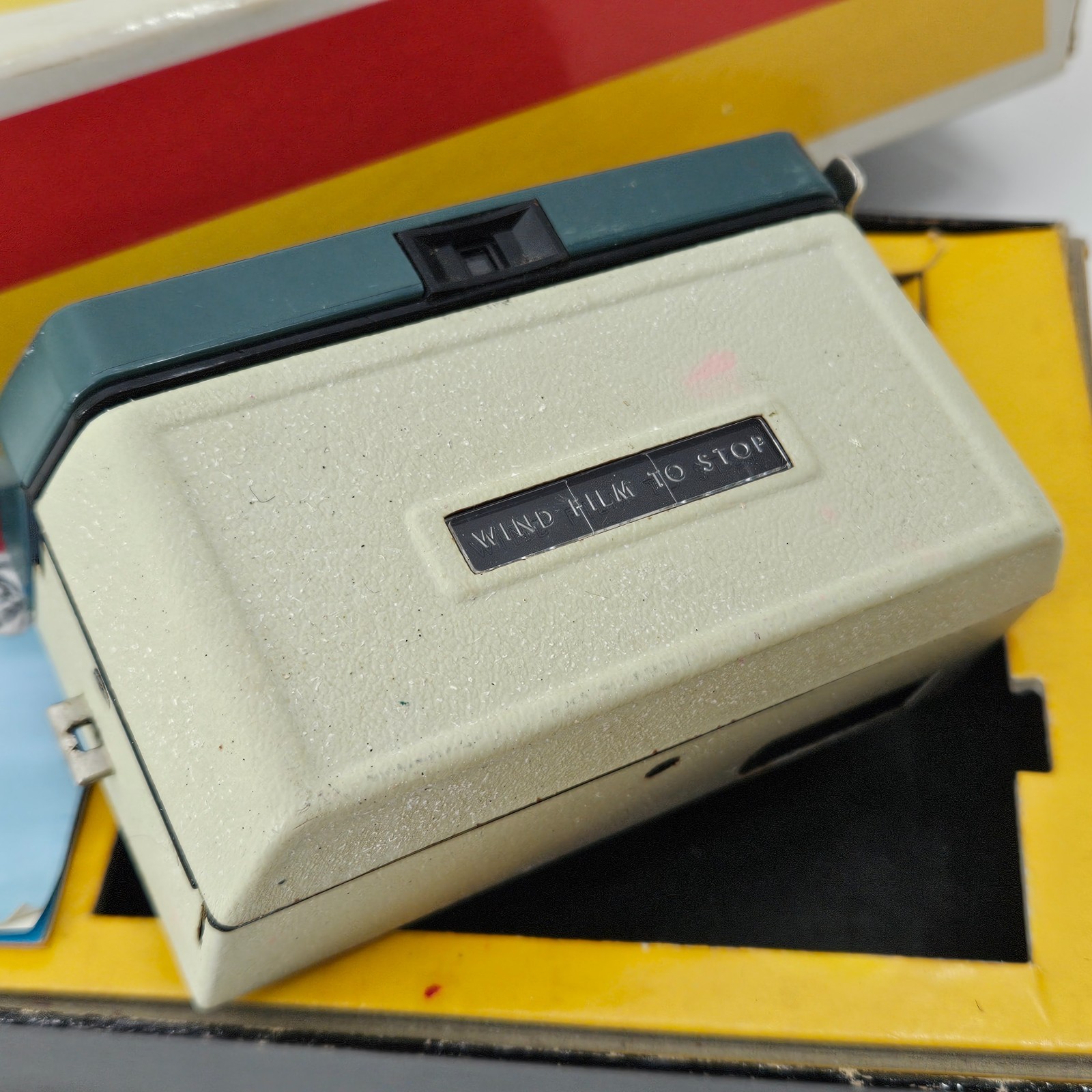 Kodak Hawkeye Instamatic R4 Vin Camera Flash Model Original Box