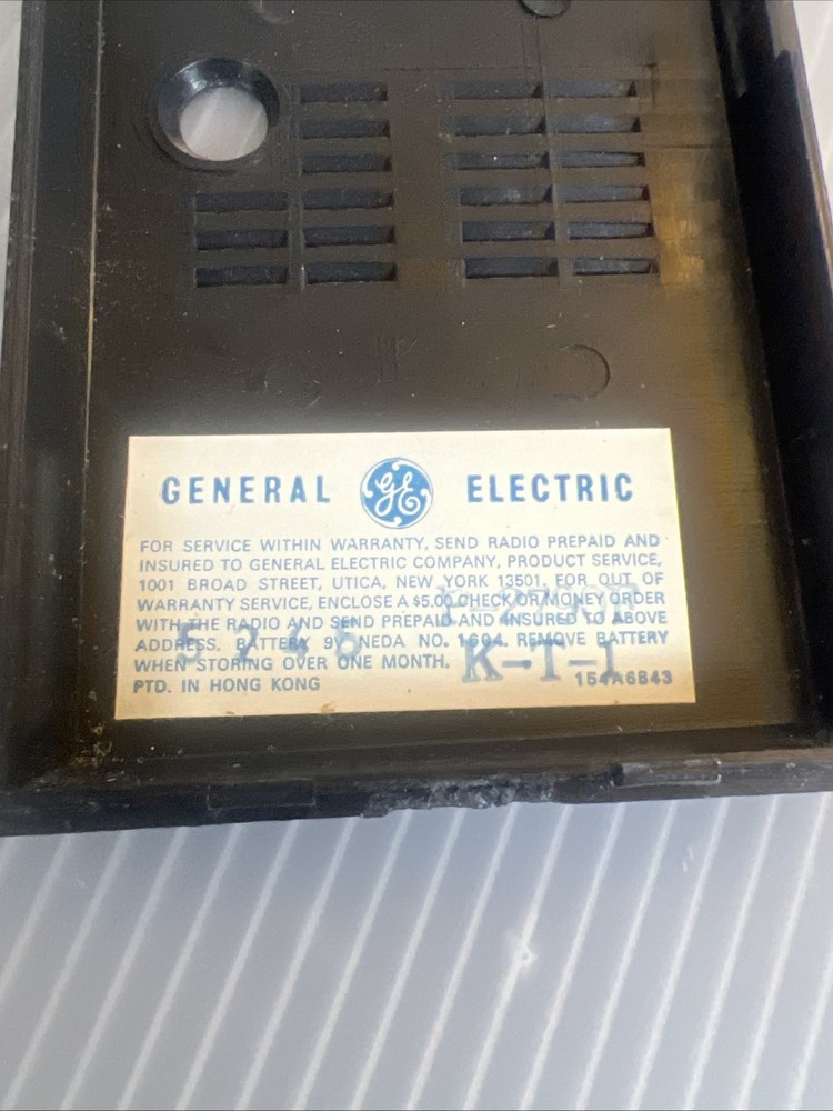 Vintage GENERAL ELECTRIC AM Solid State Handheld Radio