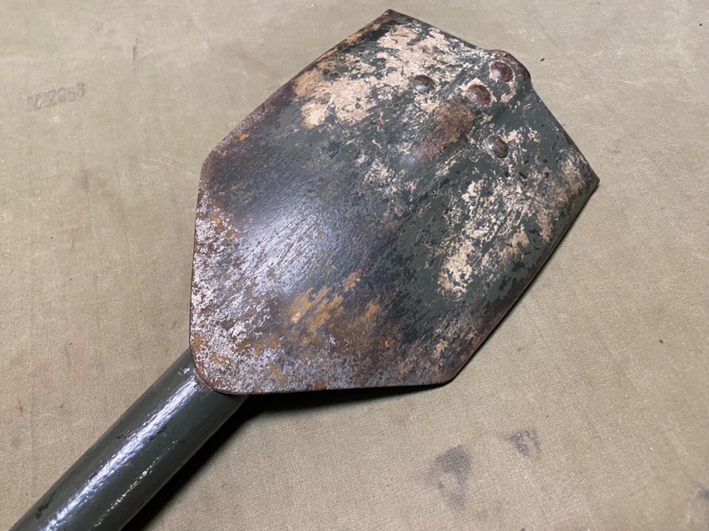 ORIGINAL WWII US ARMY M1943 COMBAT FIELD FOLDING SHOVEL-DATED 1945