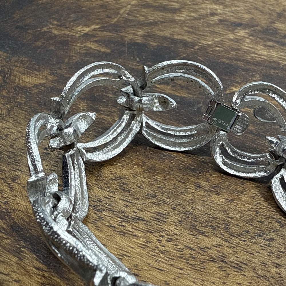 Vintage Trifari Signed Bumpy & Smooth Open Circle Silvertone Link Bracelet