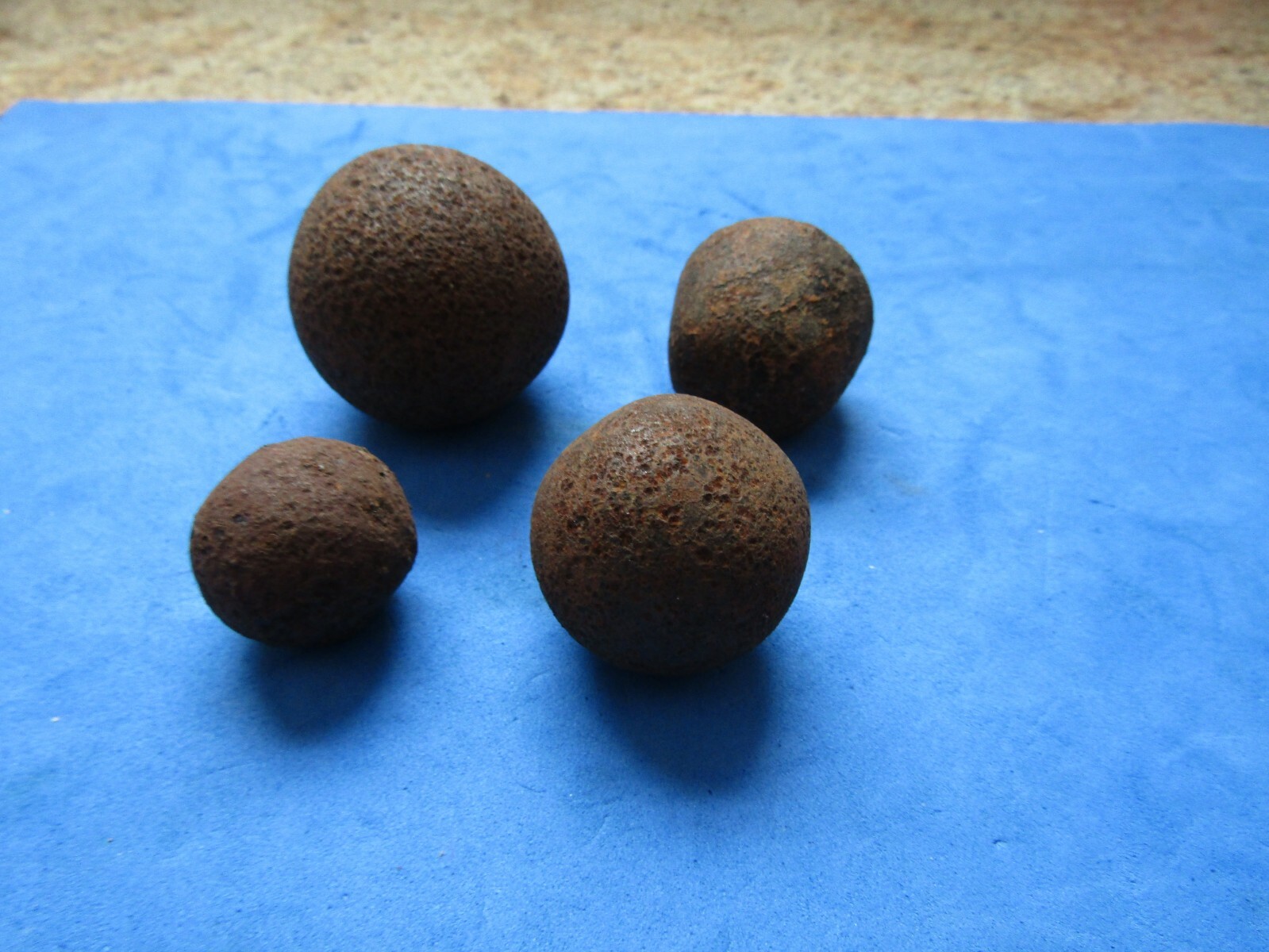 RARE/SCARCE LOT(4)Civil war era iron grapeshot, canister shot