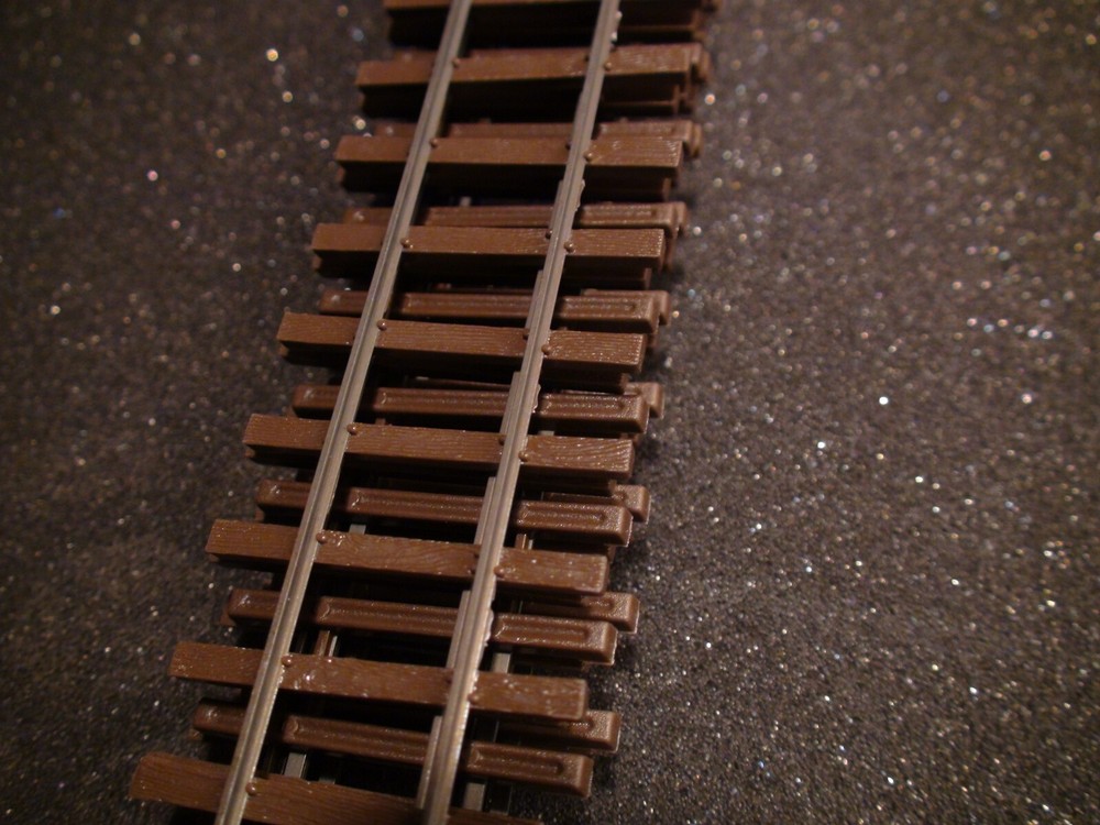 ON30 Micro-Engineering #12-138 ON30 SCALE Code 83 Flex Track WEATHERED