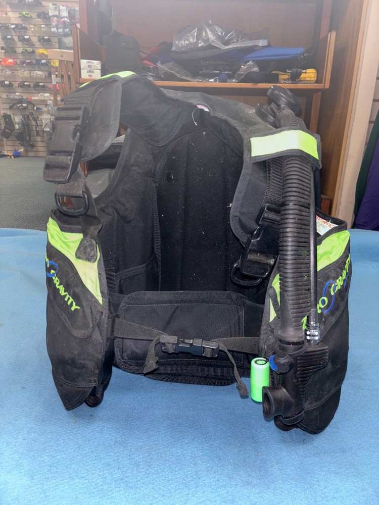 Used Zero Gravity Sea Quest BCD, Size Medium