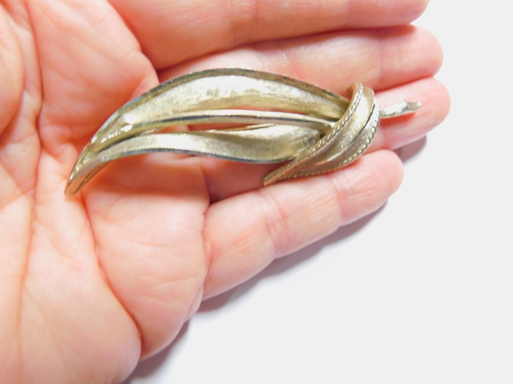 Signed BSK Brushed Gold Tone Metal Leaf Brooch Vintage