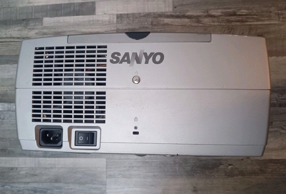 Working Sanyo PLC-XP30 Large Venue Presentation Projector PRO xtraX Multimedia