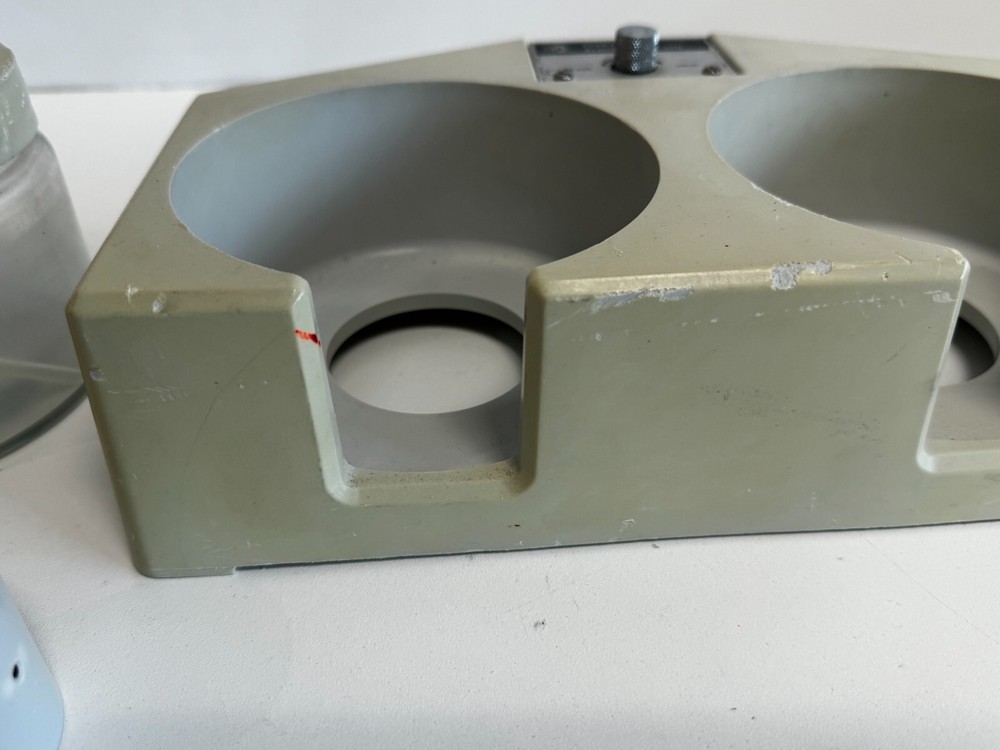 Shelf 18: COULTER ELECTRONICS MODEL V.C.U. VWII VACUUM CONTAINER UNIT