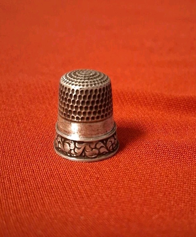 Sterling silver thimble hallmarked Anchor. See Pics