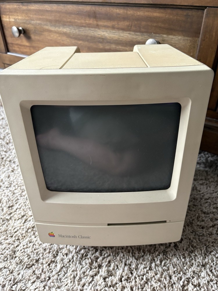 Vintage Apple Macintosh Classic M0420 Computer Shell Only READ DESCRIPTION
