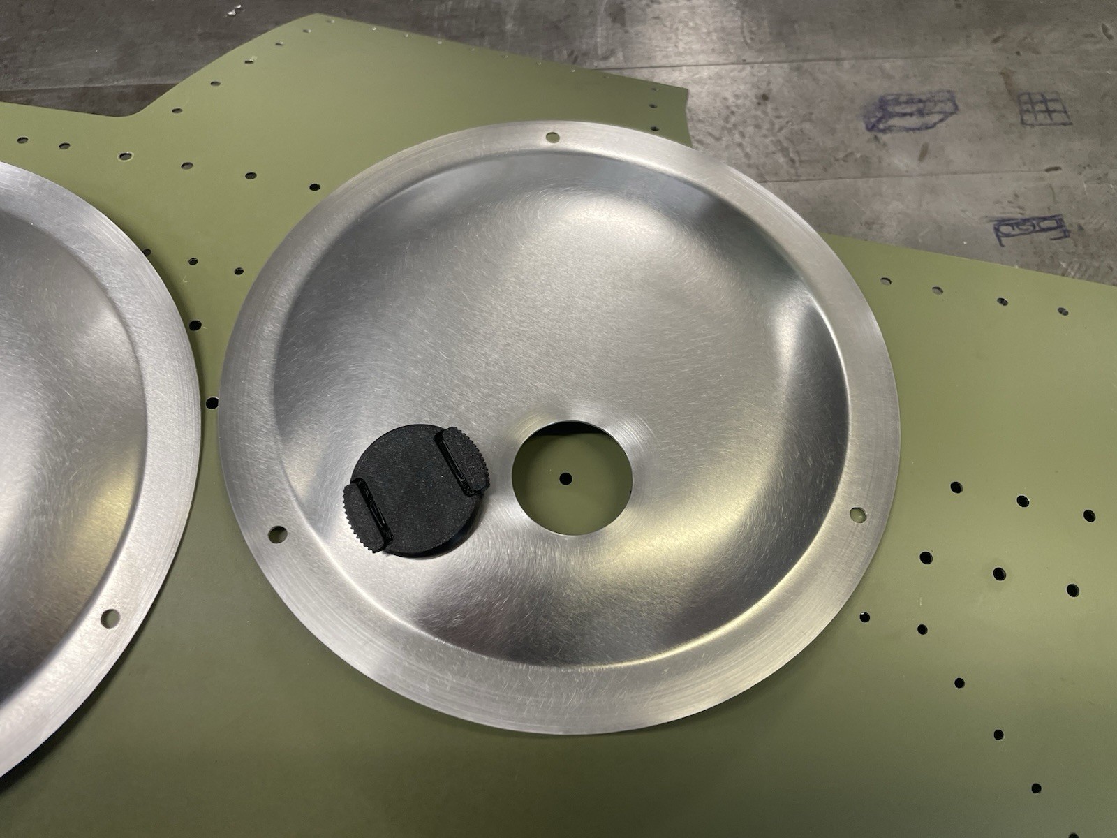 ✈️Cessna / Piper style SET OF WHEEL COVER HUBCAPS (7.25” Dia.)WITH VALVE OPENI.