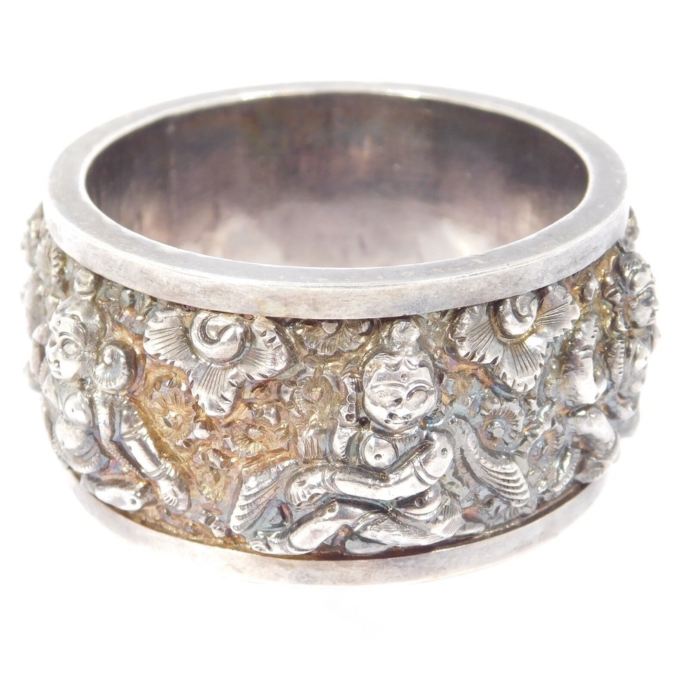 ORNATE REPOUSSE ASIAN SILVER FIGURAL NAPKIN RING