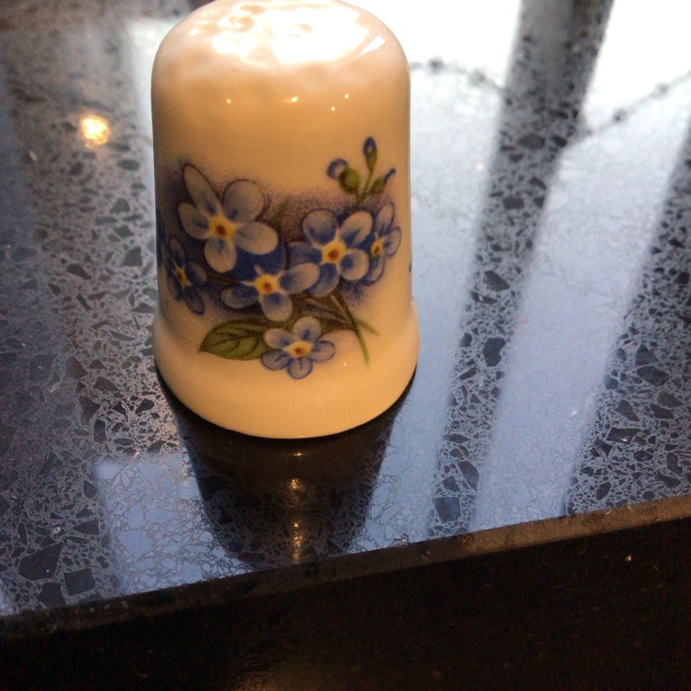 Vintage Thimble displayer￼case