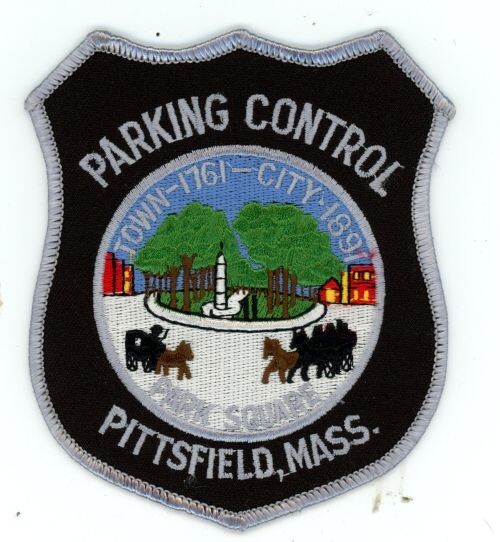 MASSACHUSETTS MA PITTSFIELD PARKING CONTROL POLICE NICE SHOULDER PATCH SHERIFF