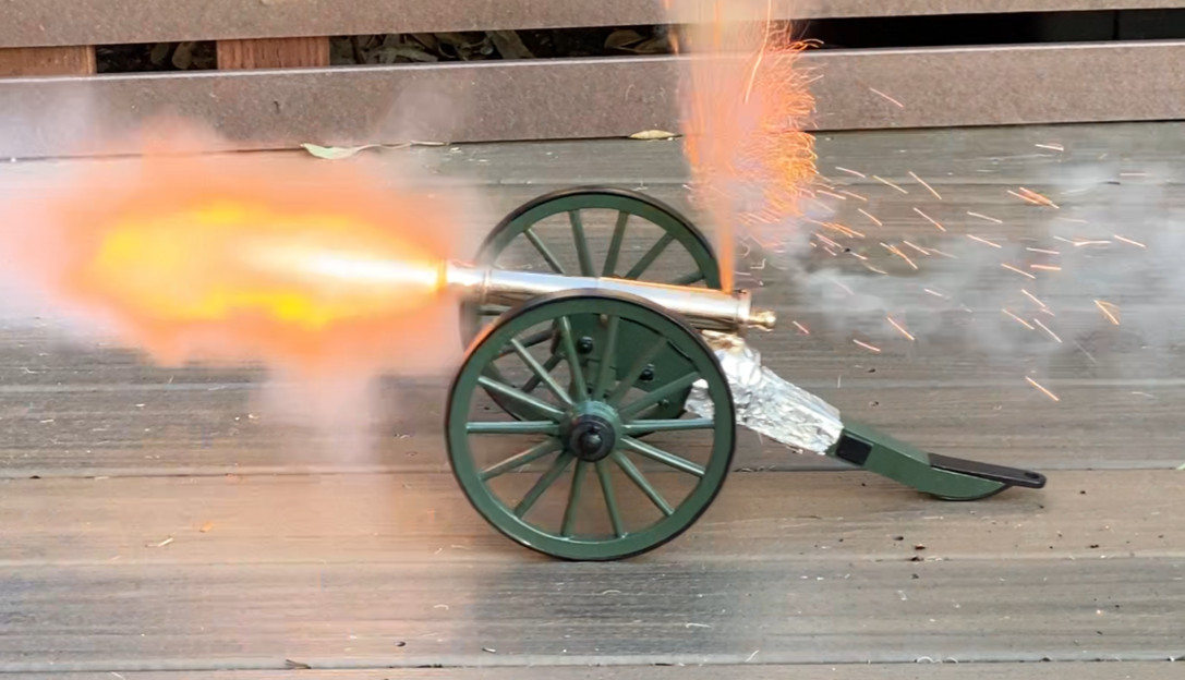 Vintage Polished Bronze Working Black Powder Signal Cannon 8 1/4" Barrel 16"long