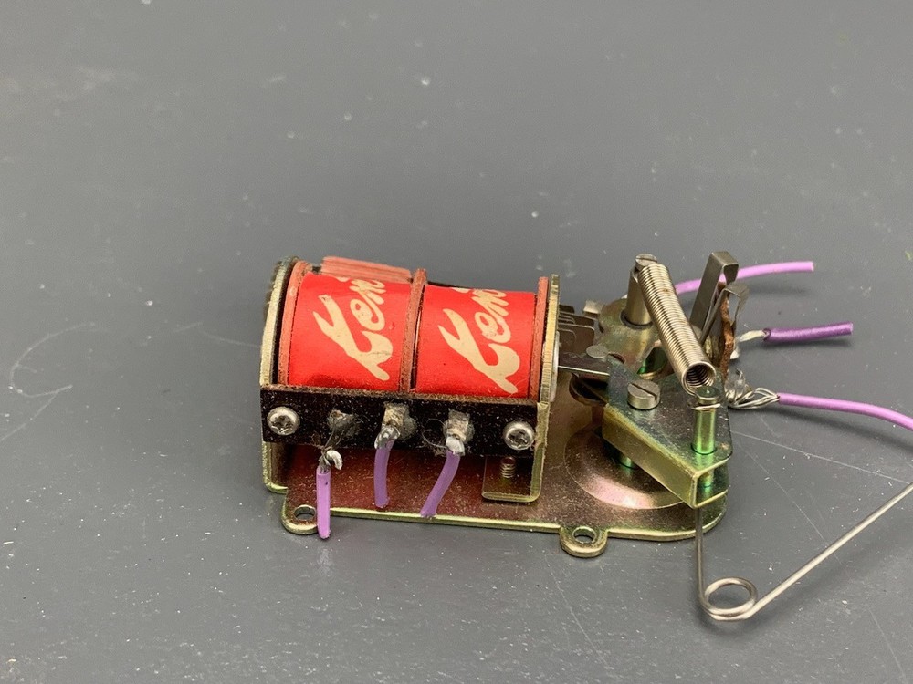 Kemtron X-250 Twin Coil Switch Machine E0157