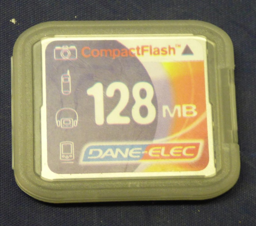 COMPACTFLASH MEMORY CARD LOT 9 DISCS