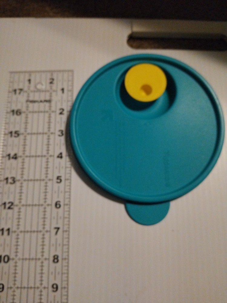 Tupperware lid 2648A