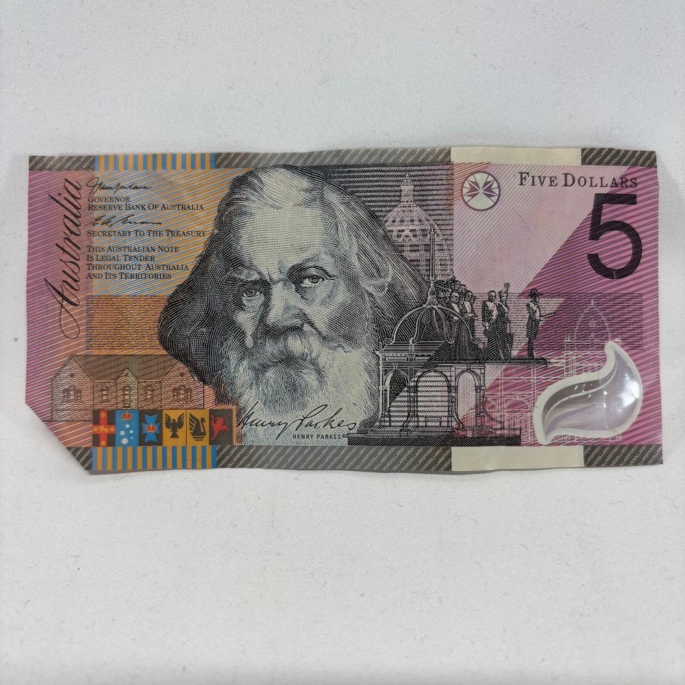 Rare Old 5 Australia Dollar Note 2001 (Slight Folded Corner)