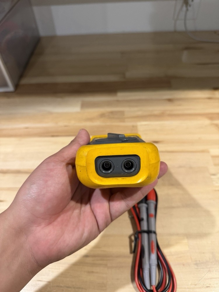 FLUKE 705 LOOP CALIBRATOR W/ LEADS & CLIPS - FREE SHIPPING