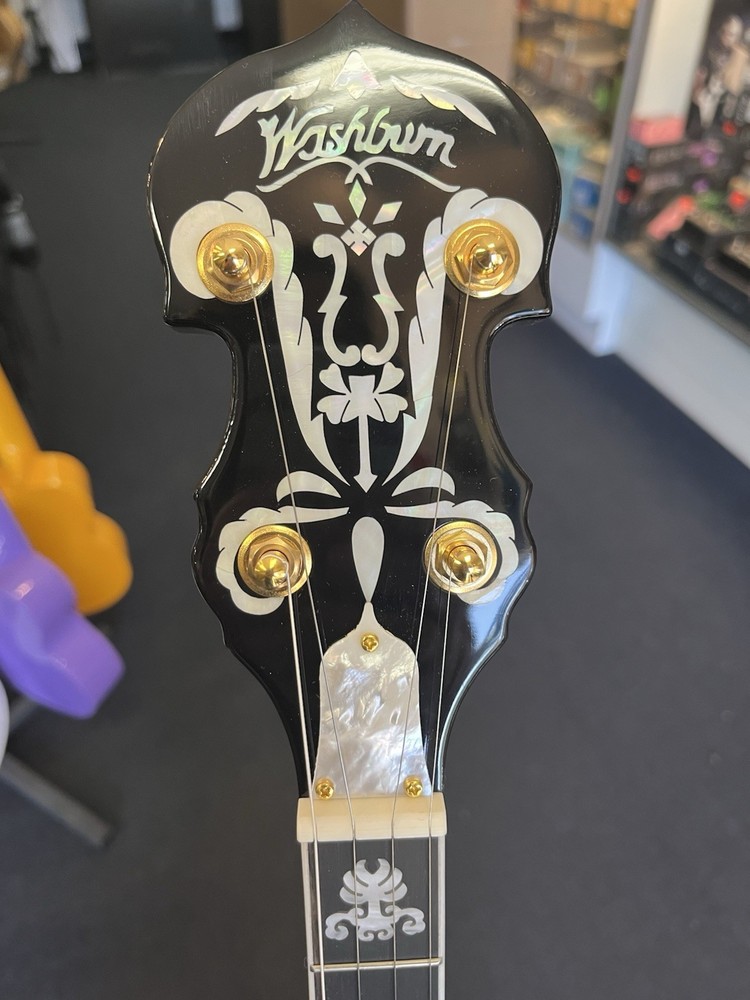 Washburn B17 5-String Banjo with Case