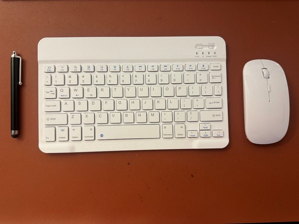 BLUETOOTH WIRELESS KEYBOARD FOR DESKTOP/ TABLET With a FREE mouse