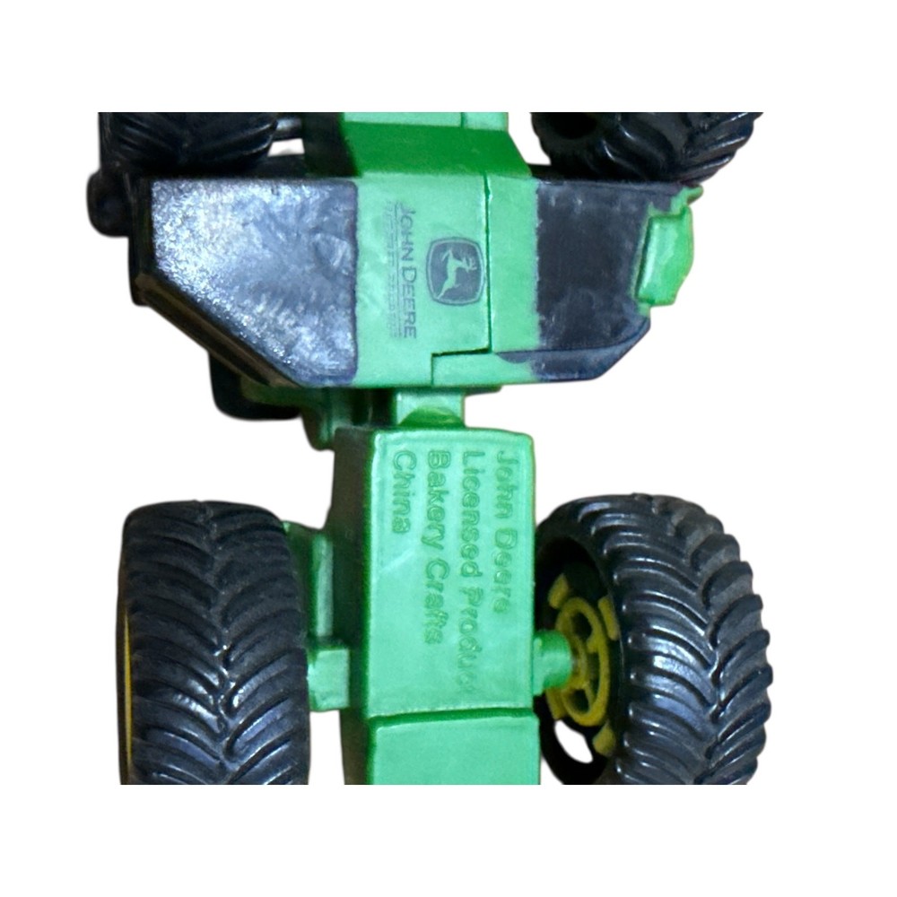 John Deere 1:64 Scale 4WD Tractor (Plastic Construction)