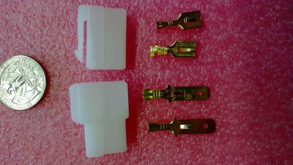 ALINCO  -  TYT    " T "  TYPE CONNECTOR  DC  PLUG ONLY