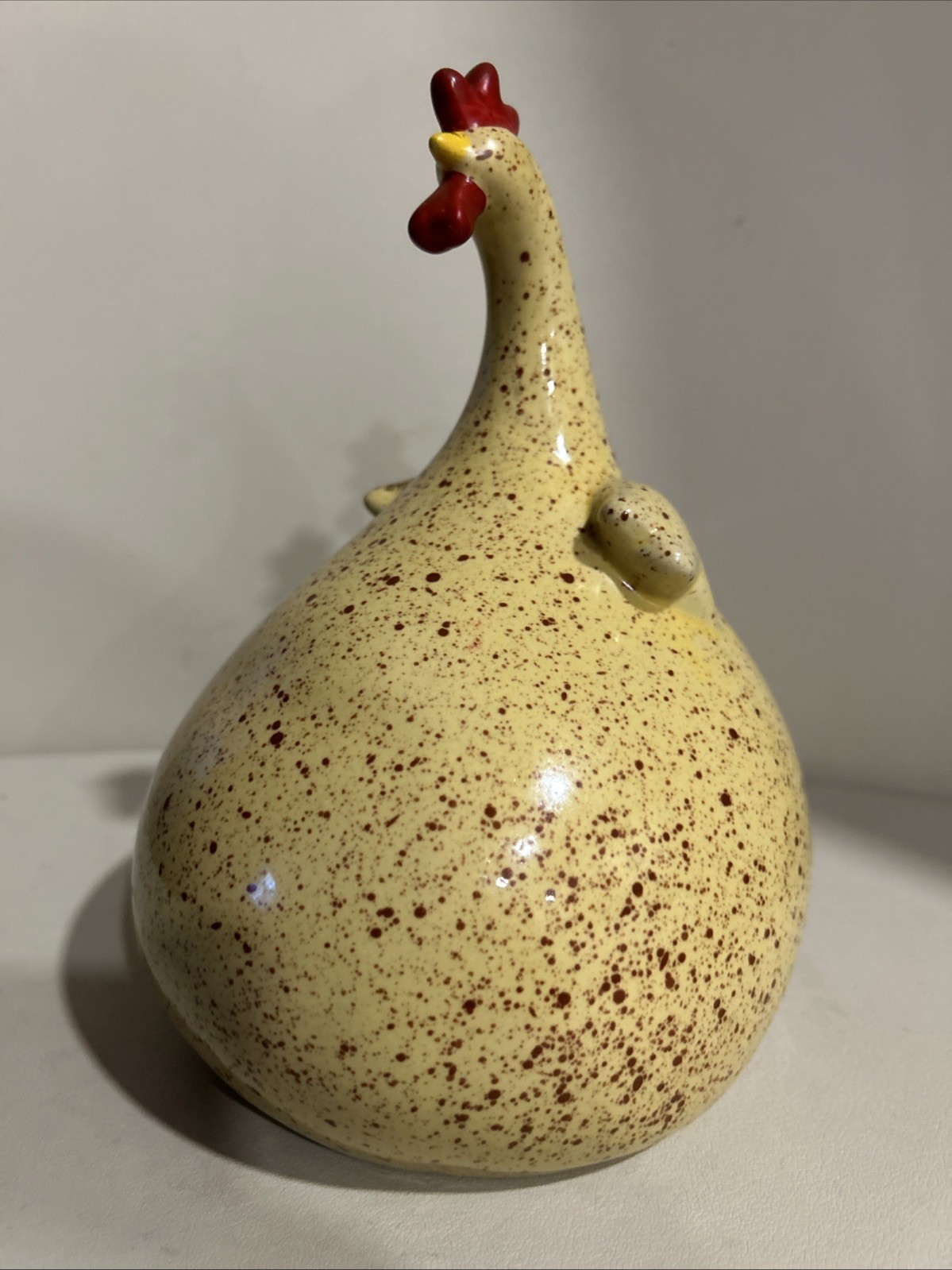VINTAGE CERAMIC HEN FIGURINE FROM THE " LES POULES" COLLECTION
