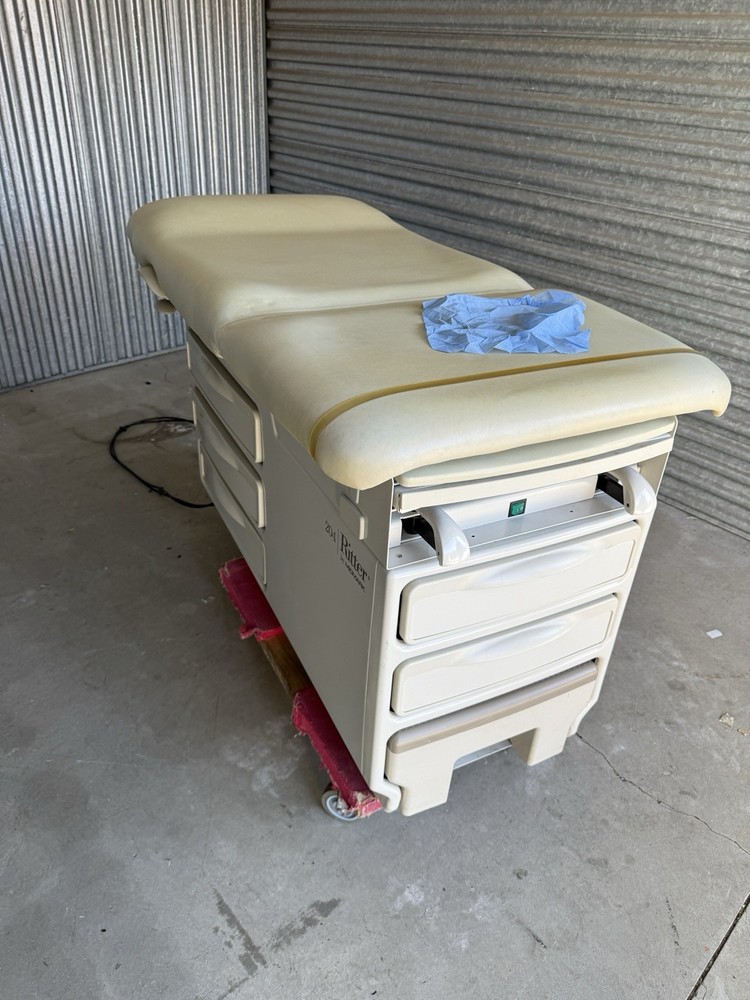Midmark Ritter 204 Exam Table w/ Storage Drawers & Power Back – Patient Bed