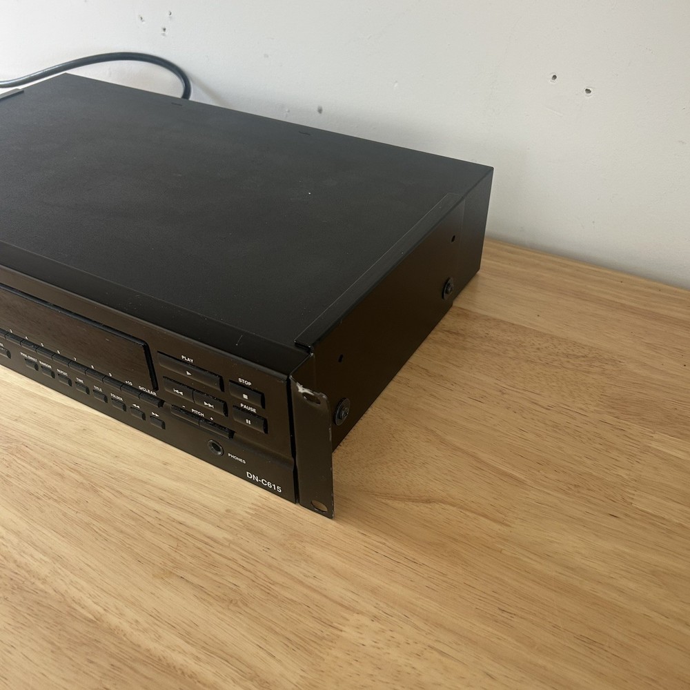 Denon DN-C615 CD Player nice excllent working condition . No Remote