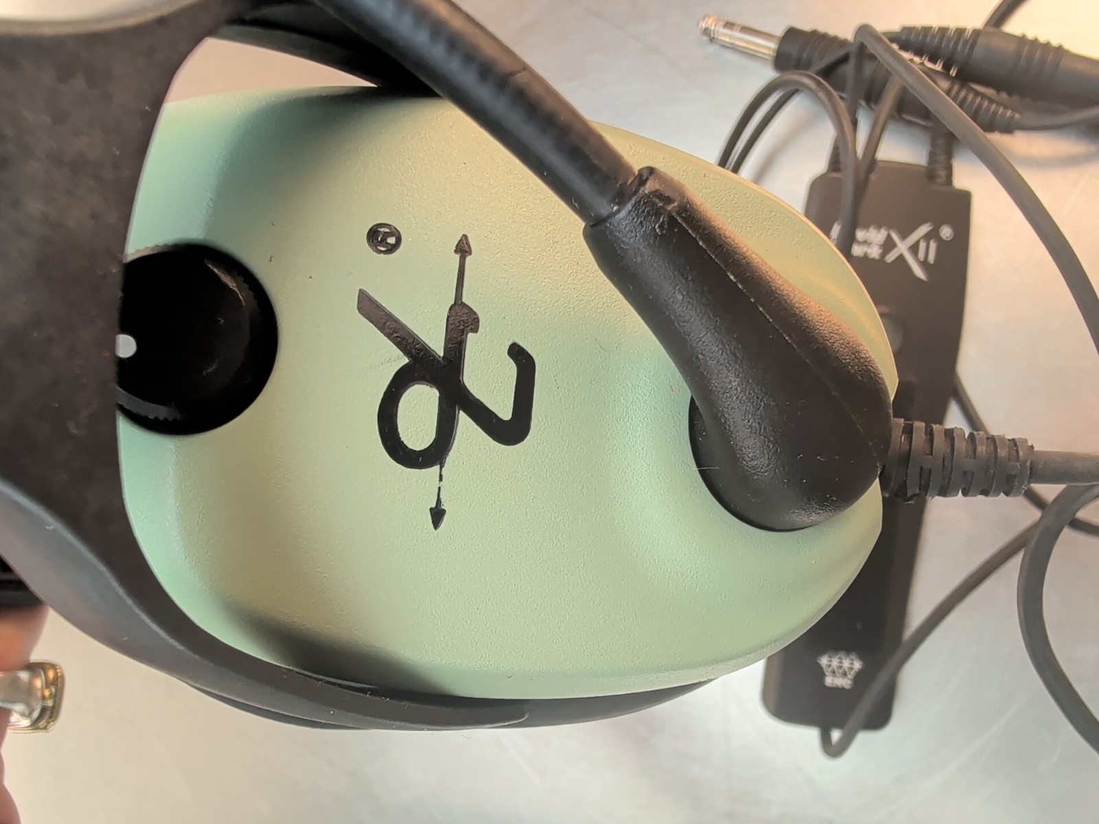 DAVID CLARK X11 HEADSET PILOT NOISE CANCELING AIRPLANE AVIATION HEADPHONES