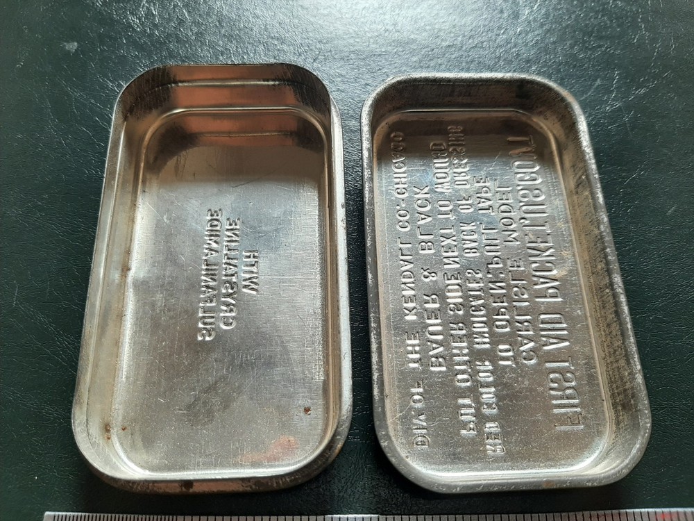 WWI WWII Type FIRST AID PACKET TIN - Bauer & Black - Carlisle Model - Good Shape