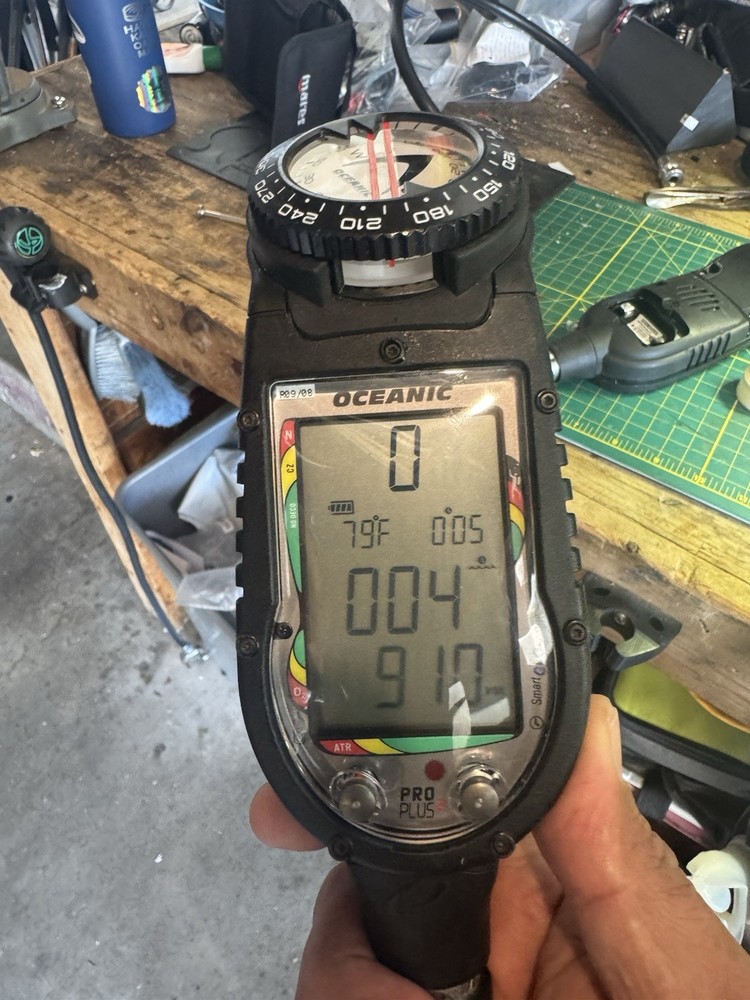 Clean Oceanic Pro Plus 2 Scuba Dive Computer, Quick Disconnect, New Battery