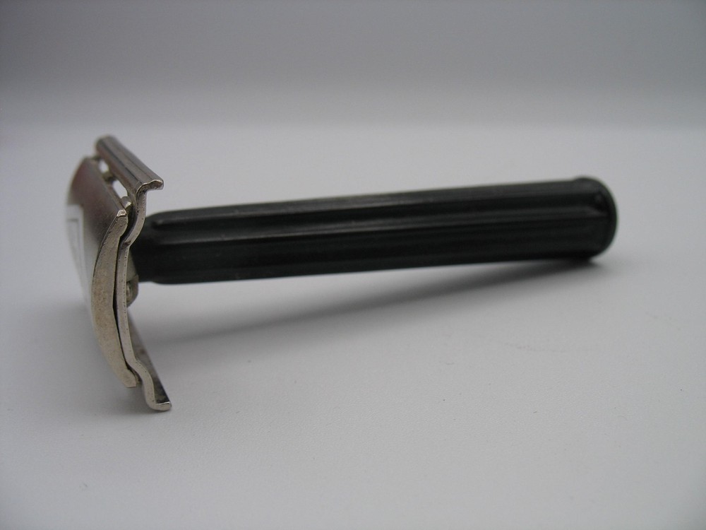 VINTAGE GILLETTE TECH RAZOR IN ORIGINAL BOX