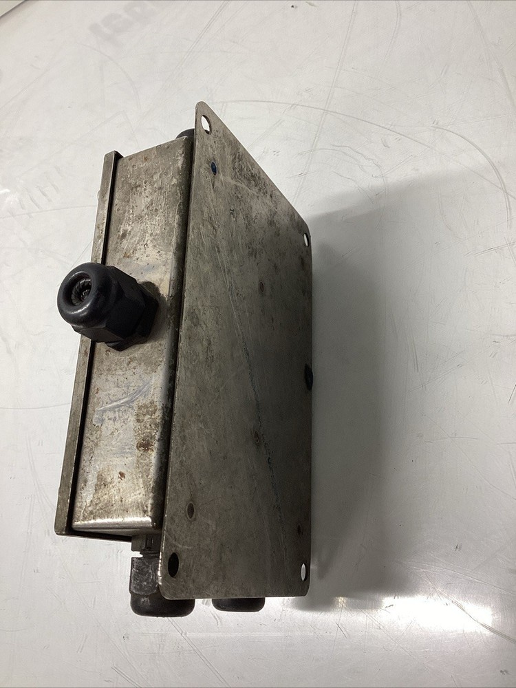 CSB-40 Compact summing box S-541