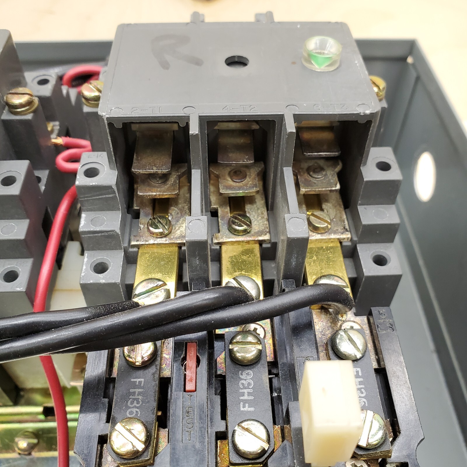 Westinghouse B210SACB Size 00 Enclosed Reversing Motor Starter 120VAC Coil