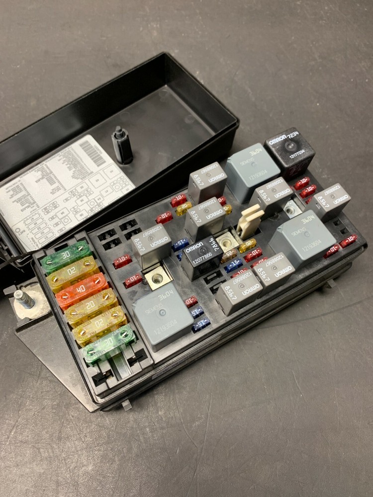 2000 CORVETTE C5 OEM 15329394 ENGINE BAY FUSE BOX PANEL