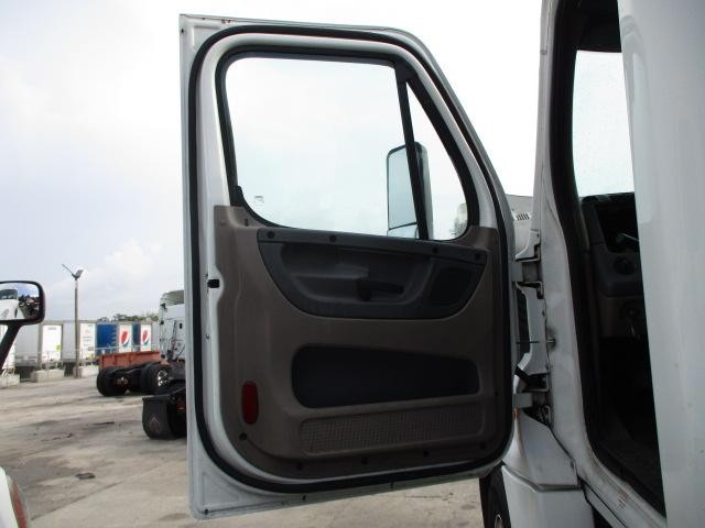 For 2011 FREIGHTLINER CASCADIA 113-125 DOOR ASSEMBLY Left ,  FL