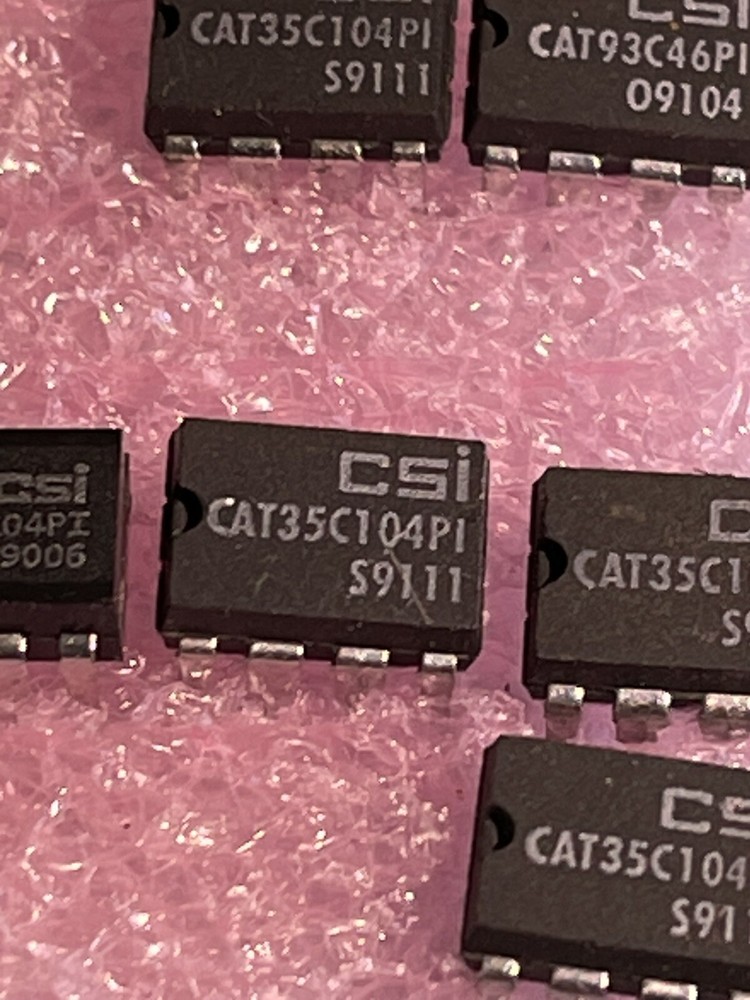 CAT35C104P (7pcs)