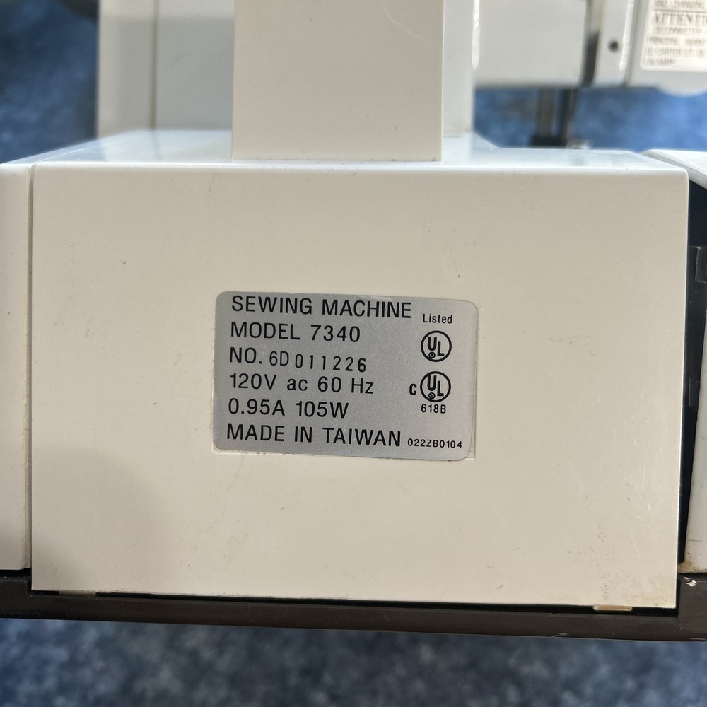 White Speedylock Model 7340 Serger 3/4 Thread Overlock Sewing Machine