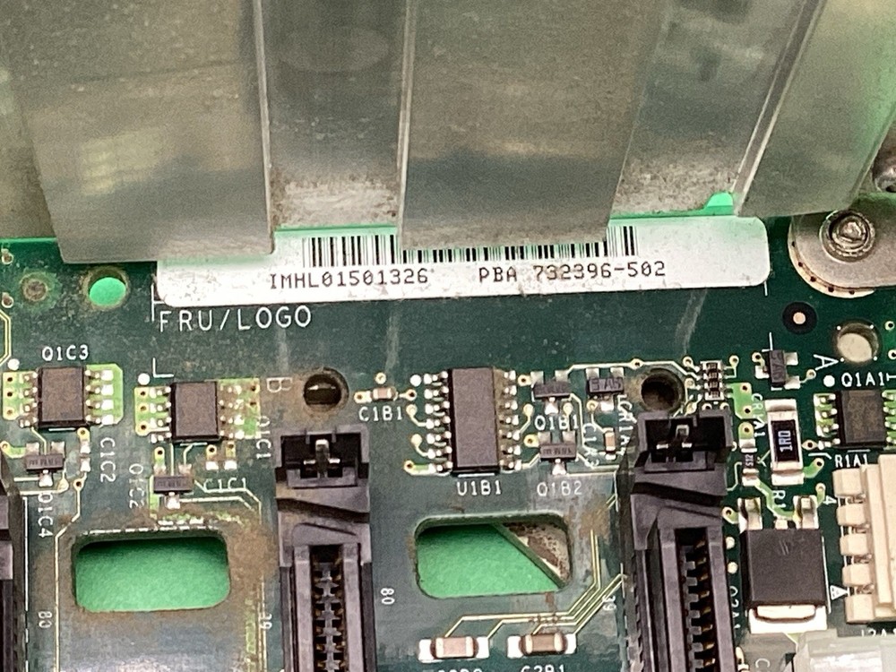 Intel ? Internal Hot Swap 5 SCSI Drive Bays & RAID ? Controller Card - UNTESTED