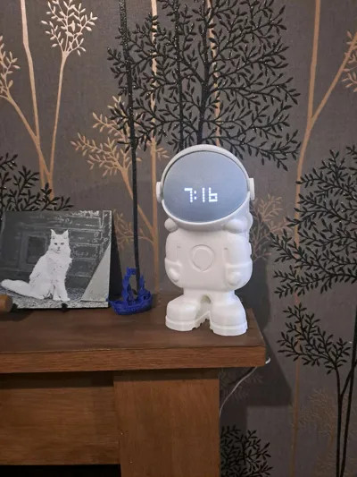 Echo Dot Stand – Droid Shape with Helmet – Fits Echo Dot 4 & 5, White, Unpainted