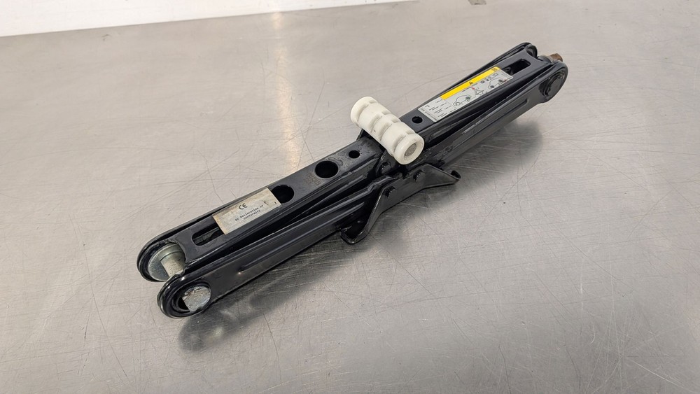EB1425 2019 19 LAMBORGHINI URUS SPARE TIRE JACK