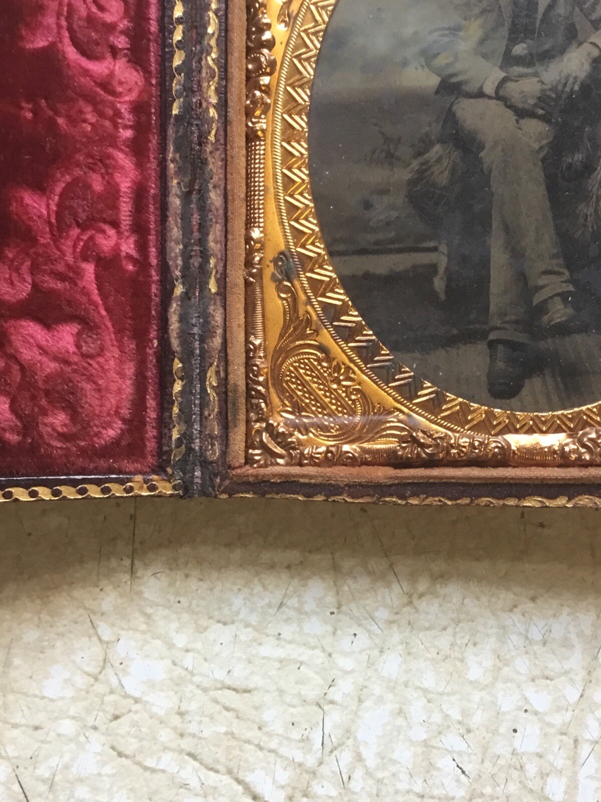 1800 HANDSOME WELL DRESSED AFRICAN AMERICAN MAN SUIT FUR RUG Tin Type Photo