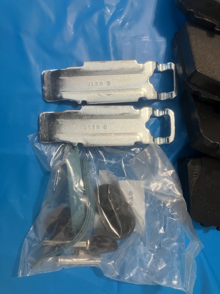 Bendix K297277 Disc Brake Pad Kit ADB22X