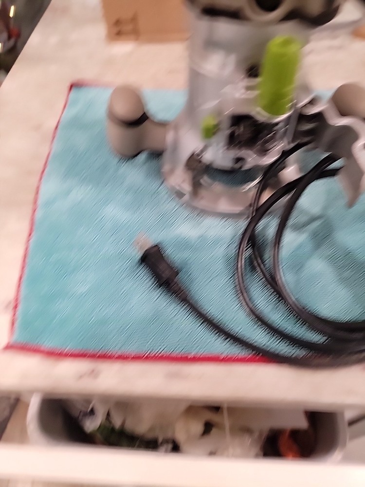 BLUE HAWK PLUNGE ROUTER