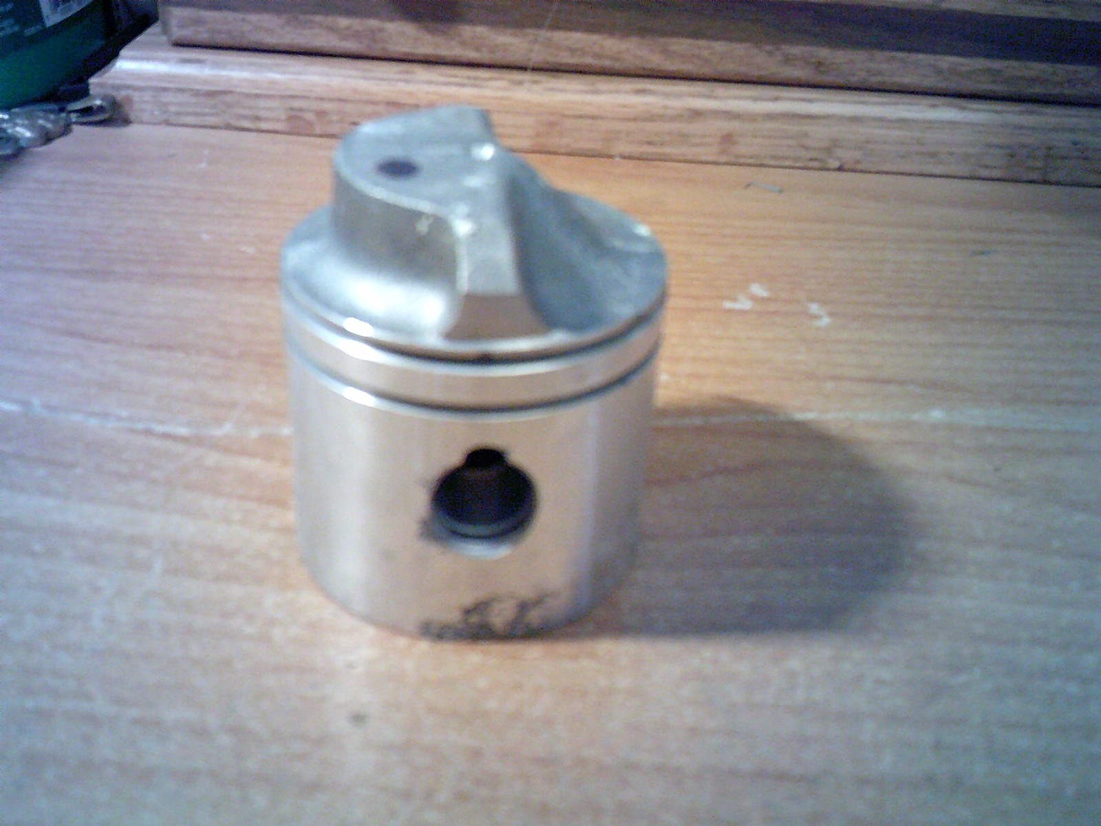 NEW OMC OEM Johnson / Evinrude PISTON / WRIST PIN WITH BEARING 391526 9.9/15 HP