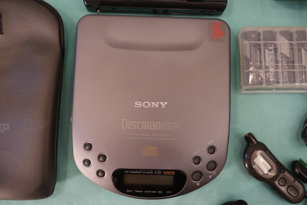 Sony D-321 Discman :: Restored :: Complete Set
